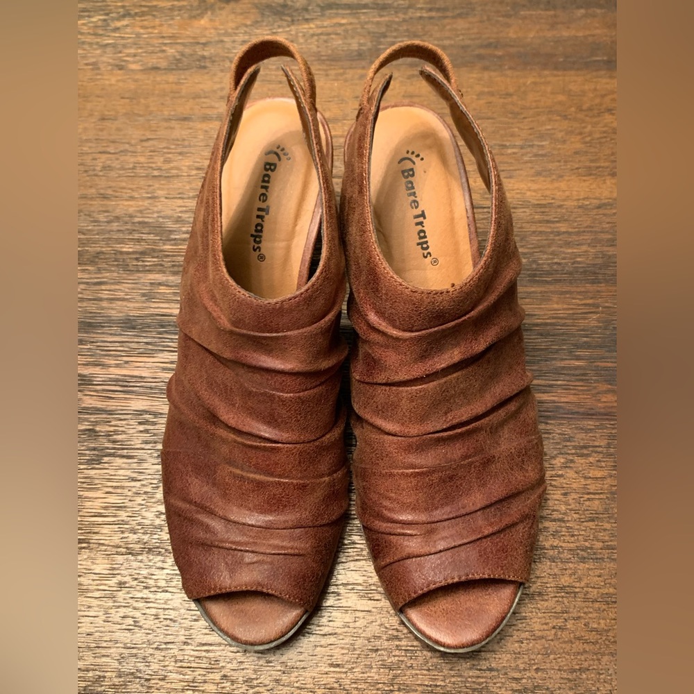 Bare Traps, brown leather, low heels. Super cute!! Size 8